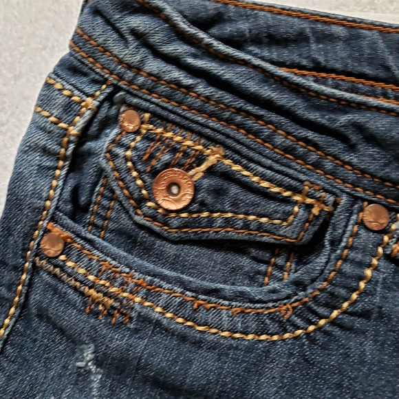 Refuge Denim Boyfriend Short - 6 - Picture 4 of 6